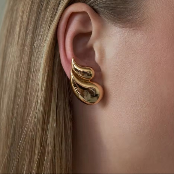 ◾️18k Gold Plated Double Layered Water Drop Stud Earrings - Picture 5 of 11